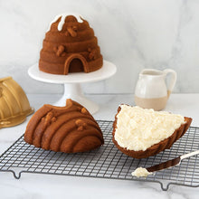 Load image into Gallery viewer, Beehive Cake Pan