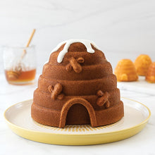 Load image into Gallery viewer, Beehive Cake Pan